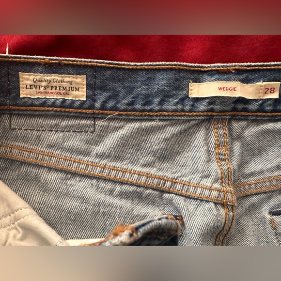 Women’s Levi’s Wedgie fit - Picture 2 of 5